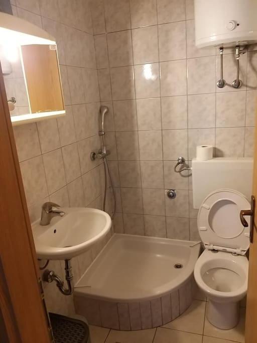 Nice Apartment On Quite Location Near City Center Σπλιτ Εξωτερικό φωτογραφία