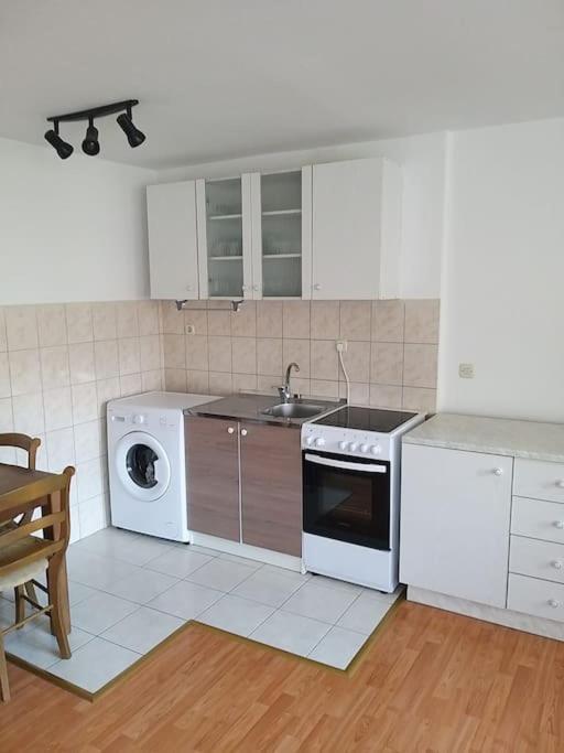 Nice Apartment On Quite Location Near City Center Σπλιτ Εξωτερικό φωτογραφία